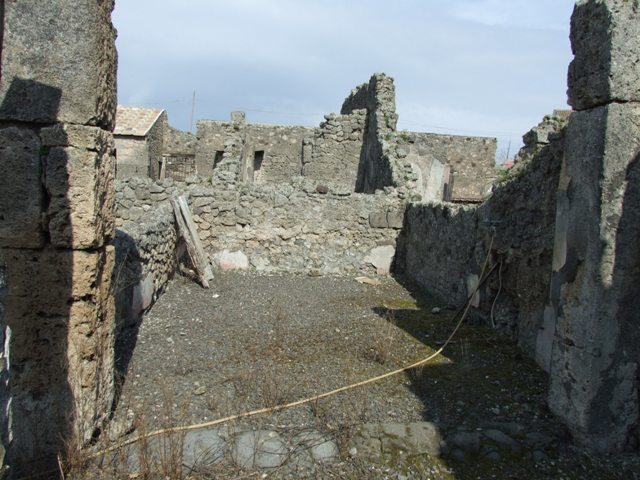 IX.2.17 Pompeii. March 2009. Room 8, Triclinium. North wall, with remains of painted plaster, and recess.