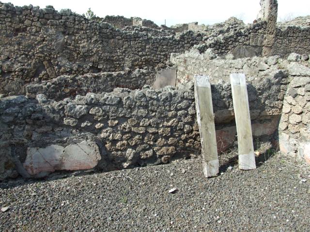 IX.2.17 Pompeii. March 2009. Room 9, Garden area. South wall.
