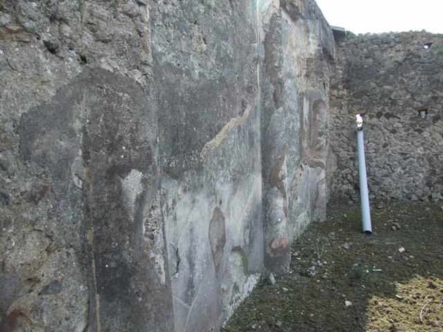 IX.2.17 Pompeii. March 2009. Doorway to room 11, kitchen in north portico. According to Boyce, on one wall of the kitchen was a lararium painting. See Boyce G. K., 1937. Corpus of the Lararia of Pompeii. Rome: MAAR 14. (p.81 no.398).
According to Sogliano, the lararium was similar to the one in IX.2.16, but had vanished entirely. Two Lares with rhyton and situla and in the middle the Genius with cornucopia and patera, sacrificing on the altar.
The tibicen was playing the double flute. Underneath was a single serpent beside an altar with a huge pine cone. See Sogliano, A., 1879. Le pitture murali campane scoverte negli anni 1867-79. Napoli: (p.12).
.