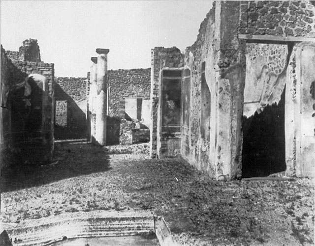 IX.2.18 Pompeii. March 2009.  Room 11. Garden area.  Looking west along the South Portico, towards Kitchen area.