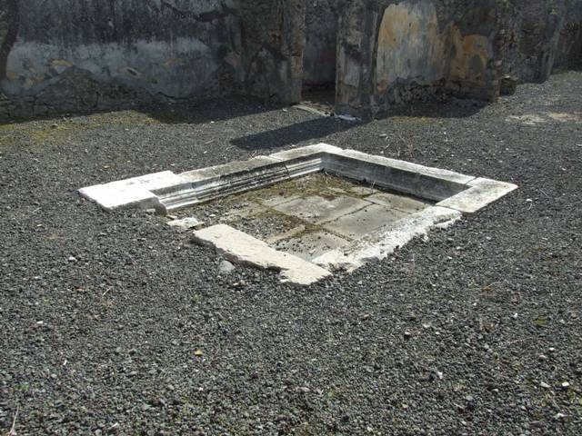 IX.2.18 Pompeii. March 2009. Room 3. Triclinium, West wall, with door and window to Atrium.