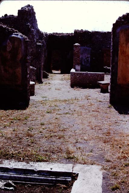 IX.2.18 Pompeii. March 2009. Room 4. Cubiculum, West wall.