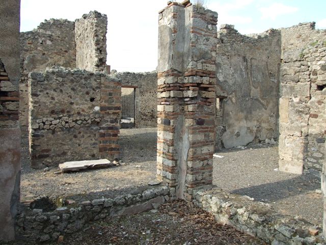 IX.2.21 Pompeii. March 2009. Room 11, statue base and altar in garden area.