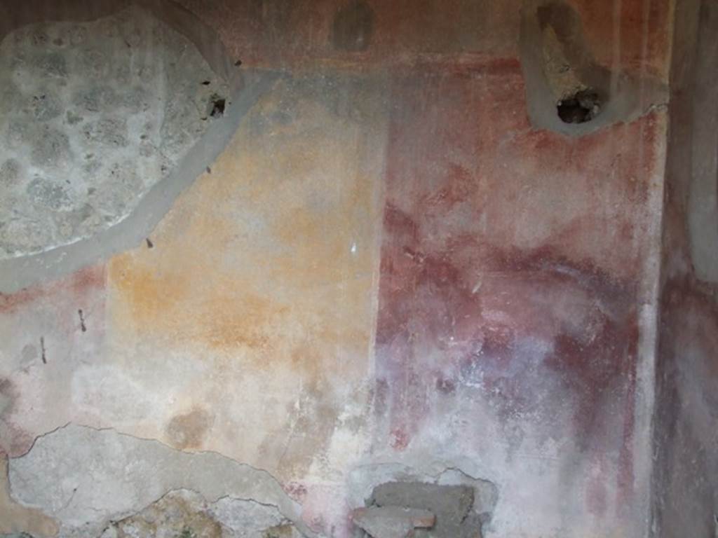 IX.2.21 Pompeii. March 2009. Room 2, south wall, and south-west corner. According to Bragantini, in this room the dado was colourless. On the south wall the central panel was yellow and the side panels were red. In the side panels would have been vignettes of animals, or birds. The upper zone was colourless.
See Bragantini, de Vos, Badoni, 1986. Pitture e Pavimenti di Pompei, Parte 3. Rome: ICCD. (p.423, ambiente �h�).
