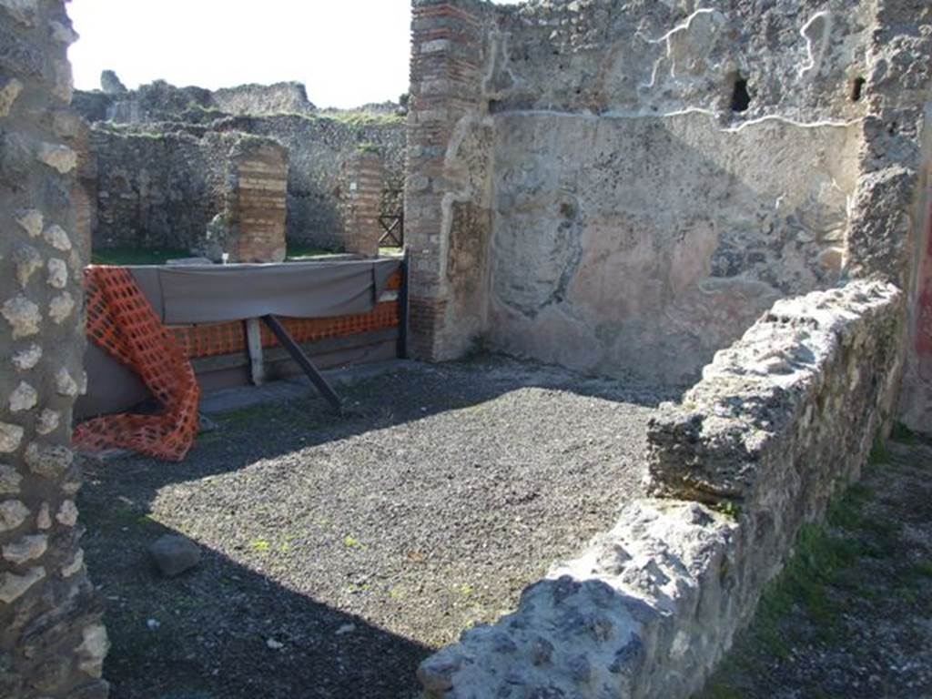 IX.3.1 Pompeii. March 2009. Doorway from vestibule of IX.3.2, looking north into workshop.