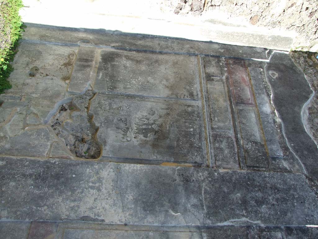 IX.3.2 Pompeii. March 2009. West wall of triclinium on north side of garden area.  