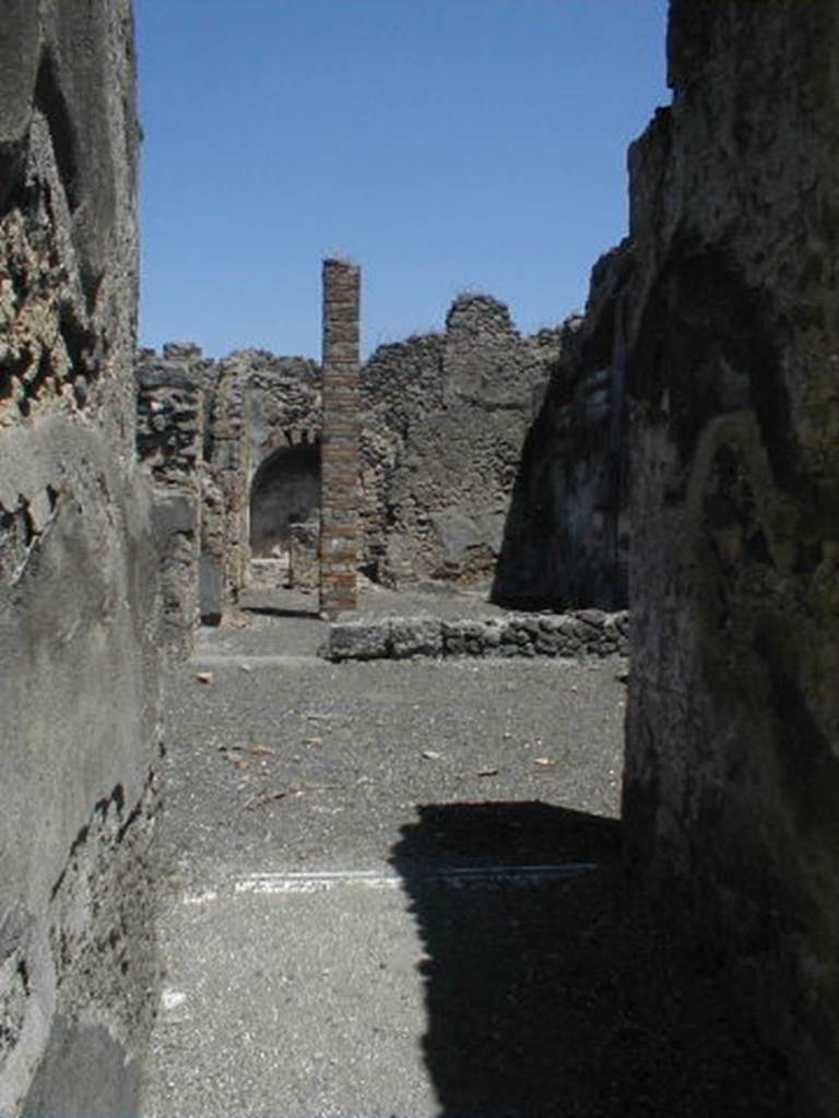 IX.3.2 Pompeii. May 2005. Looking east across the dye shop.