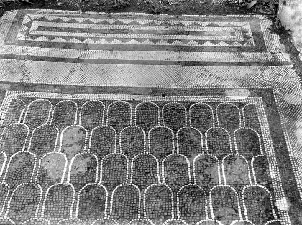 IX.3.2 Pompeii. c.1930. Mosaic in entrance vestibule, looking east.
DAIR 41.680. Photo © Deutsches Archäologisches Institut, Abteilung Rom, Arkiv.
See Pernice, E. 1938. Pavimente und Figürliche Mosaiken: Die Hellenistische Kunst in Pompeji, Band VI. Berlin: de Gruyter,
see tav. 30.3, above.)