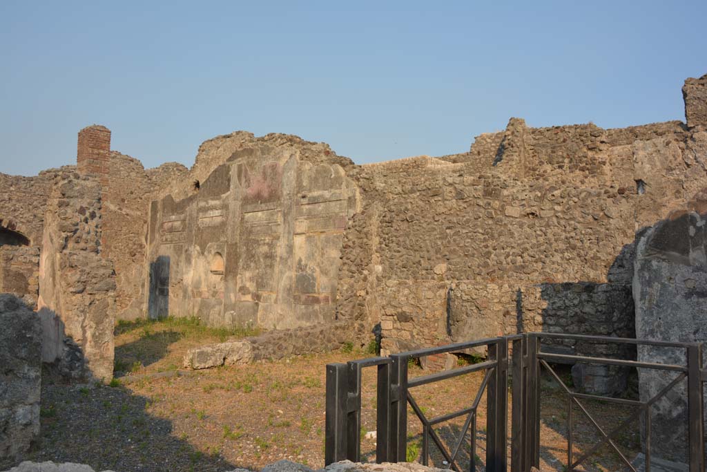 IX.3.2 Pompeii. July 2017. Looking across former atrium to garden area.
Foto Annette Haug, ERC Grant 681269 DÉCOR.