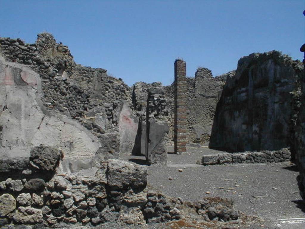 IX.3.2 Pompeii. May 2005. Looking across former atrium to garden area.