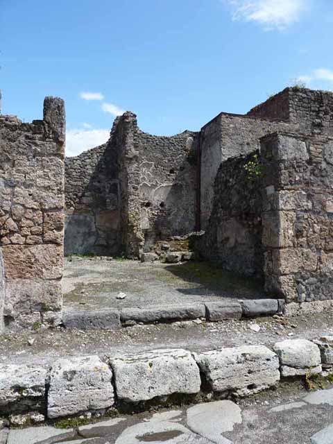 IX.3.3 Pompeii.  May 2005.  Entrance.