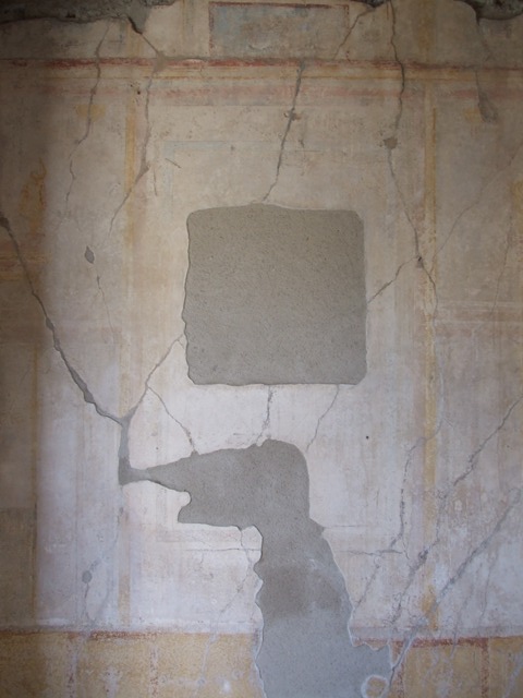 IX.3.5 Pompeii. March 2009. Room 4, painted figure in recess in east side of north wall.  