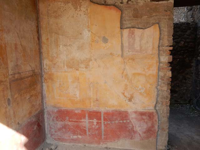 IX.3.5 Pompeii. March 2009. Room 5, south wall, east end. Remains of painted medallion of Zeus or Jupiter. See Bragantini, de Vos, Badoni, 1986. Pitture e Pavimenti di Pompei, Parte 3. Rome: ICCD. p. 436. See Helbig, W., 1868. Wandgemälde der vom Vesuv verschütteten Städte Campaniens. Leipzig: Breitkopf und Härtel.  (99). See Schefold, K., 1957. Die Wände Pompejis. Berlin: De Gruyter. p. 247.