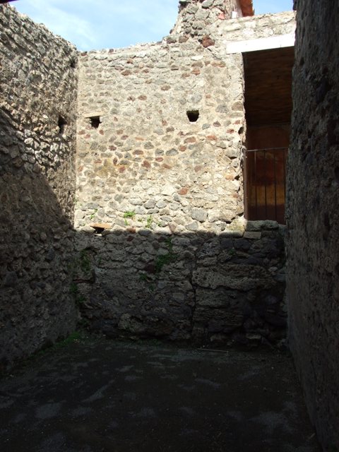 IX.3.5 Pompeii.  March 2009.  Room 10.