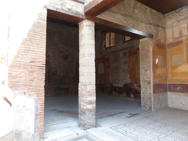 IX.3.5 Pompeii. March 2009. Room 14, east wall of triclinium, linked to room 13.  