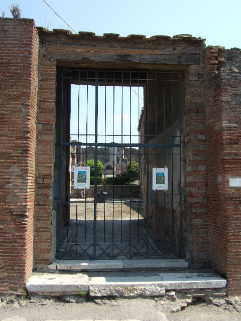 IX.3.5 Pompeii. September 2004. Room 1, looking east along the entrance fauces.