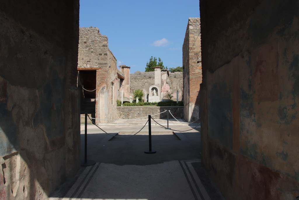 IX.3.5 Pompeii. September 2017. Room 1, looking east along the entrance corridor/fauces.
Photo courtesy of Klaus Heese.