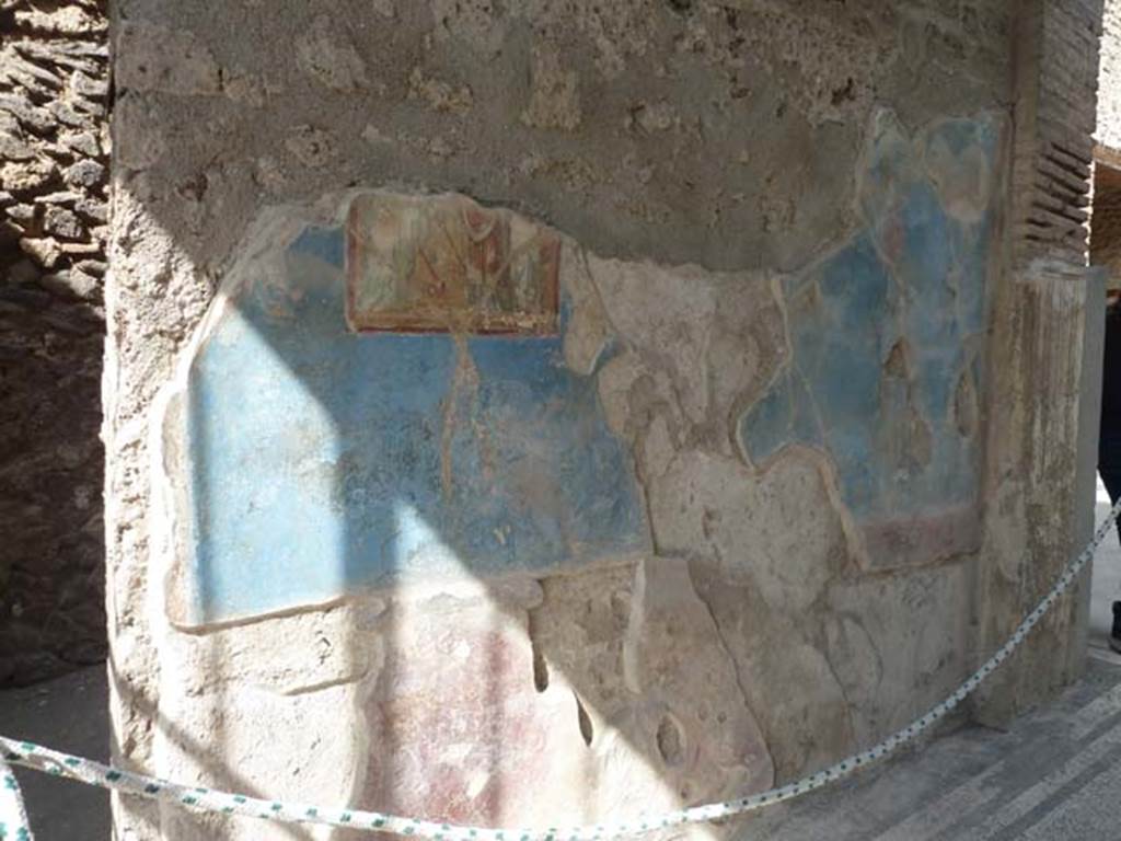 IX.3.5 Pompeii. September 2015. Room 1, looking east along north wall of entrance corridor.
