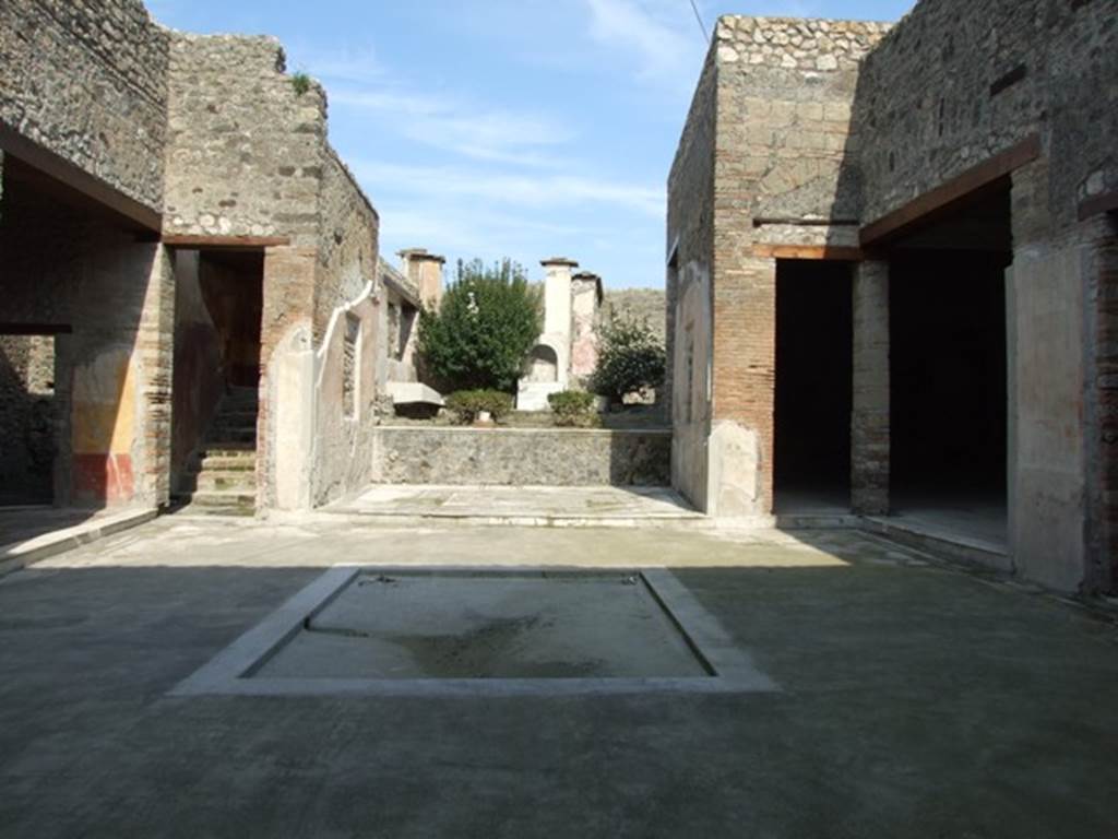 IX.3.5 Pompeii. March 2009. Room 3. Atrium. Looking east through tablinum to raised garden area.