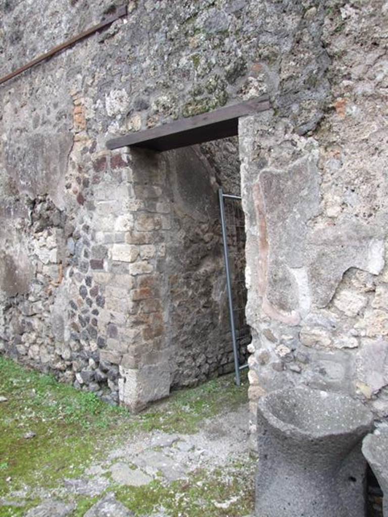 IX.3.19. Taberna T. Genialis. December 2007. Doorway to corridor leading south from bakery at IX.3.20.