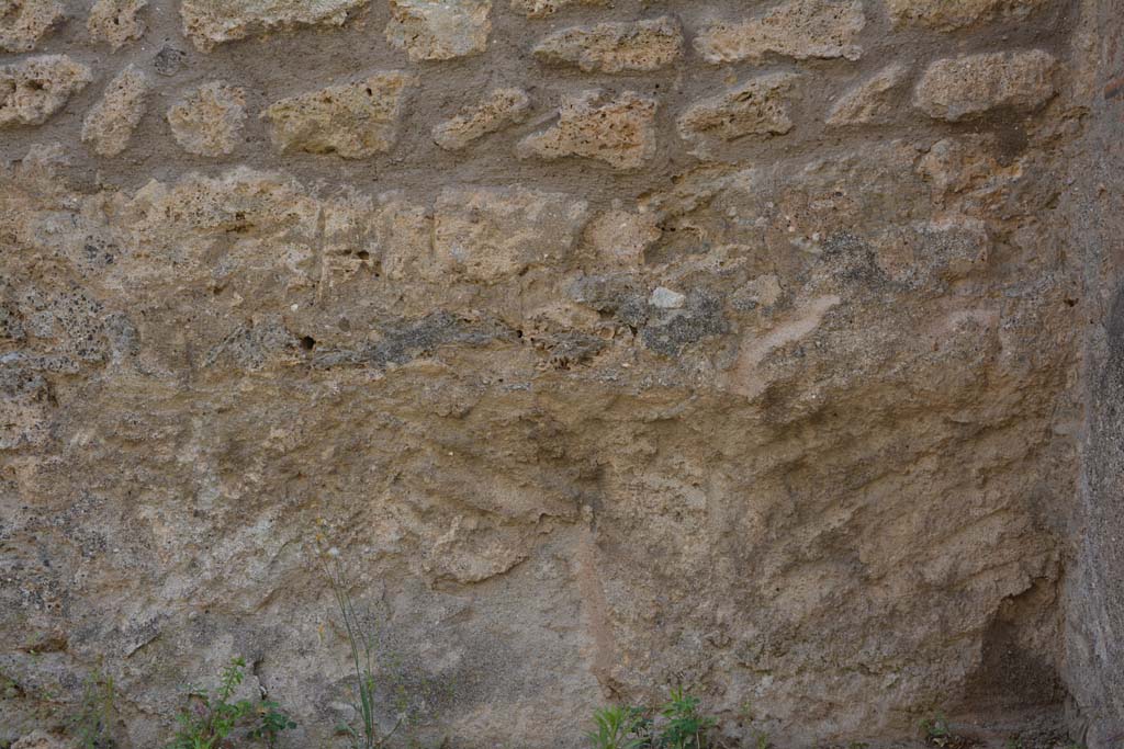 IX.5.2 Pompeii. May 2017. Room �L�, looking towards detail of lower west wall at north end. 
Foto Christian Beck, ERC Grant 681269 D�COR.
