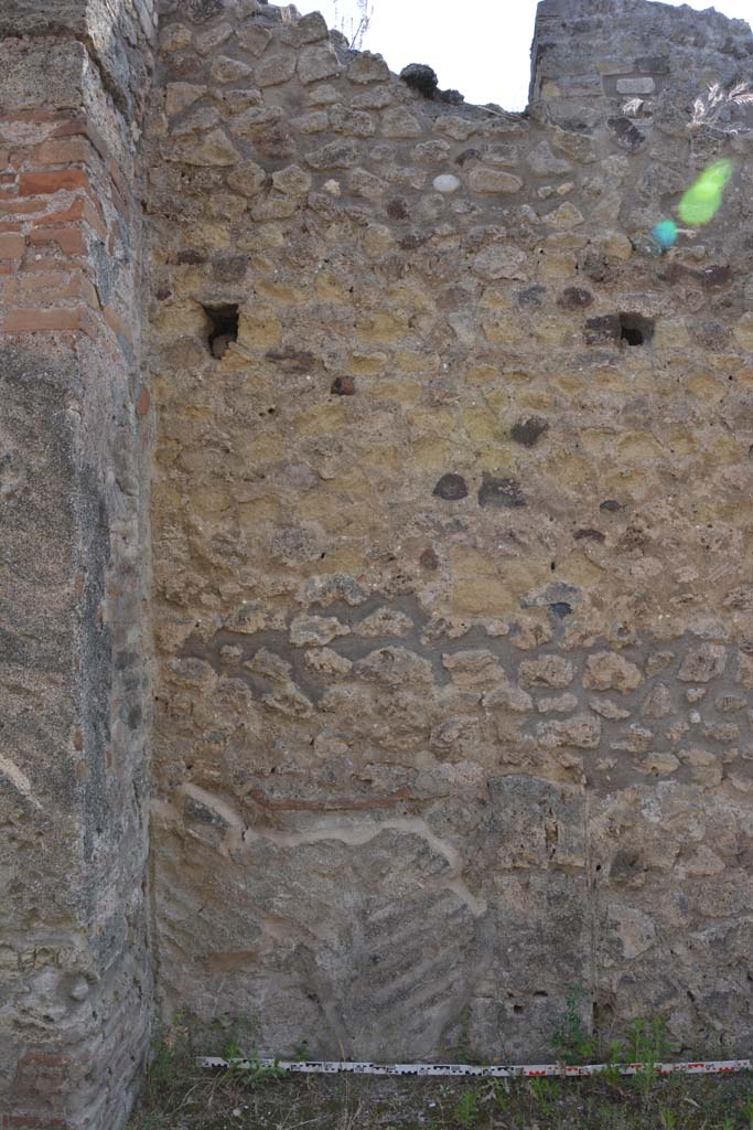 IX.5.2 Pompeii. May 2017. Room �L�, detail of west wall at south end.
Foto Christian Beck, ERC Grant 681269 D�COR.
