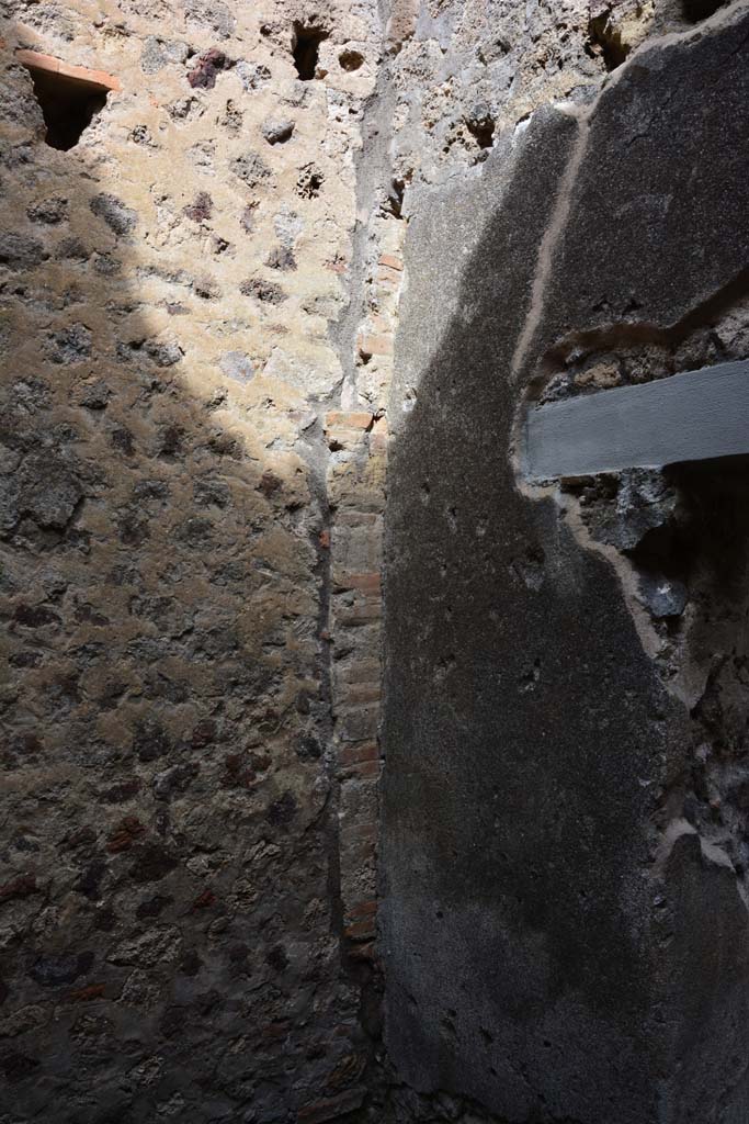 IX.5.2 Pompeii. March 2017. Room �o�, north-east corner.
Foto Christian Beck, ERC Grant 681269 D�COR.
