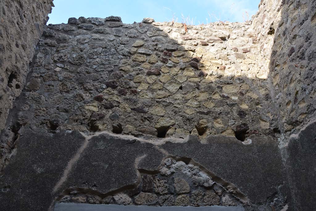 IX.5.2 Pompeii. May 2017. Room �o�, upper east wall.
Foto Christian Beck, ERC Grant 681269 D�COR.
