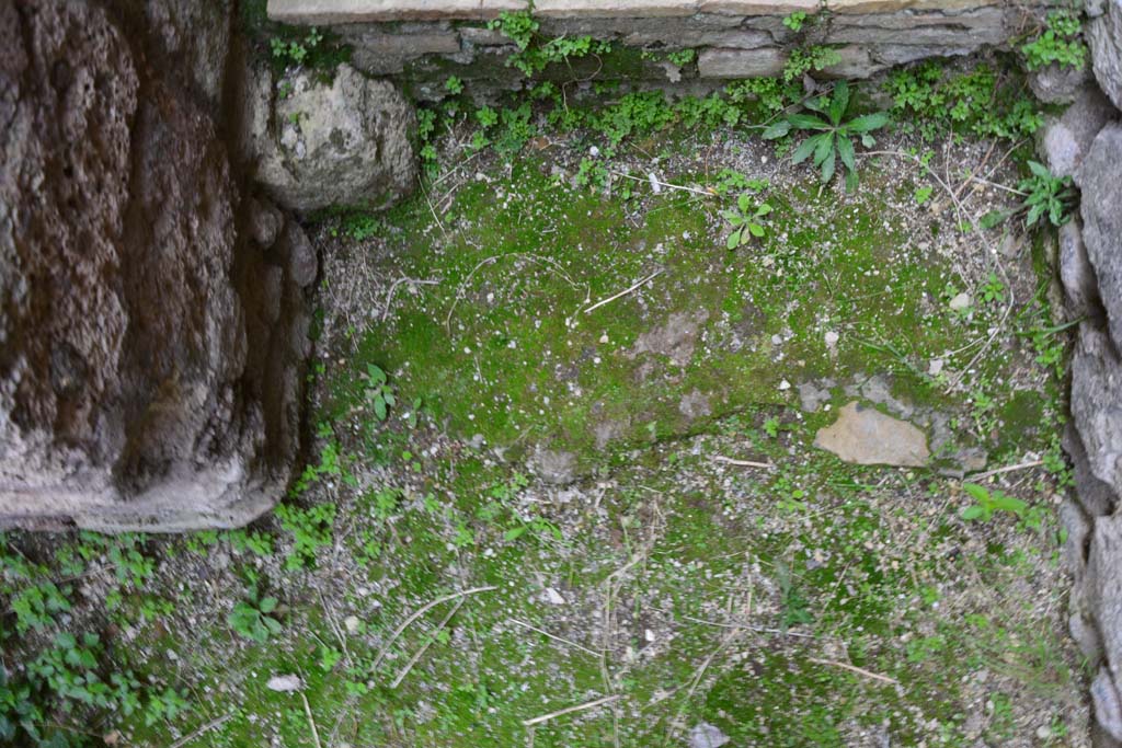 IX.5.2 Pompeii. March 2017. Room �z�, base of stairs, viewed from above.
Foto Christian Beck, ERC Grant 681269 D�COR.
