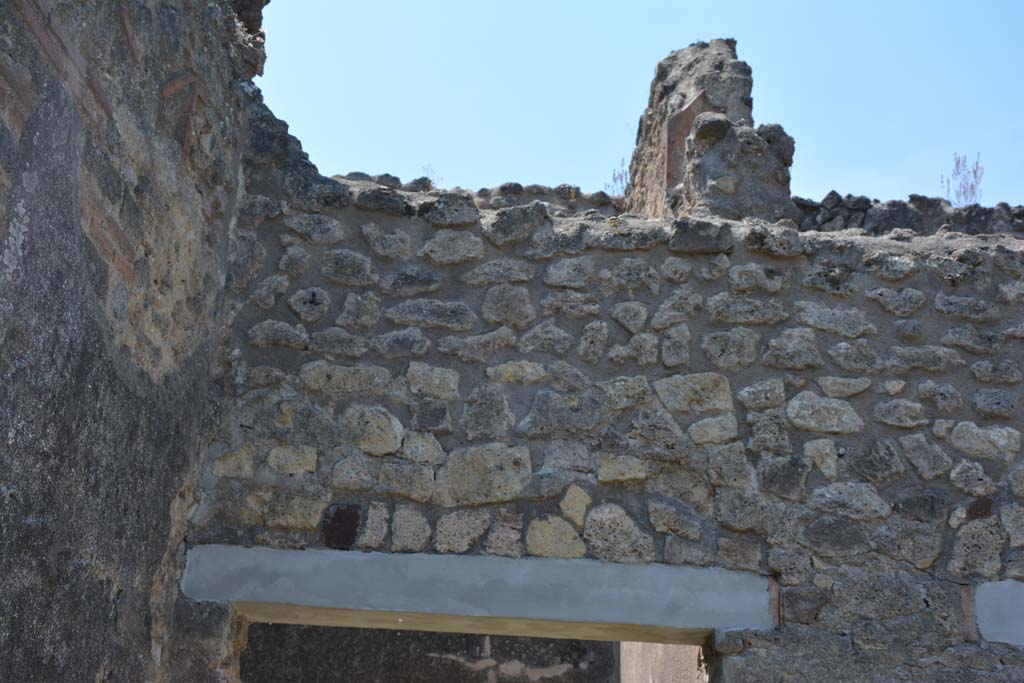IX.5.2 Pompeii. May 2017. Peristyle �p�, detail from upper west wall in south-west corner, above room �w�.
Foto Christian Beck, ERC Grant 681269 D�COR.


