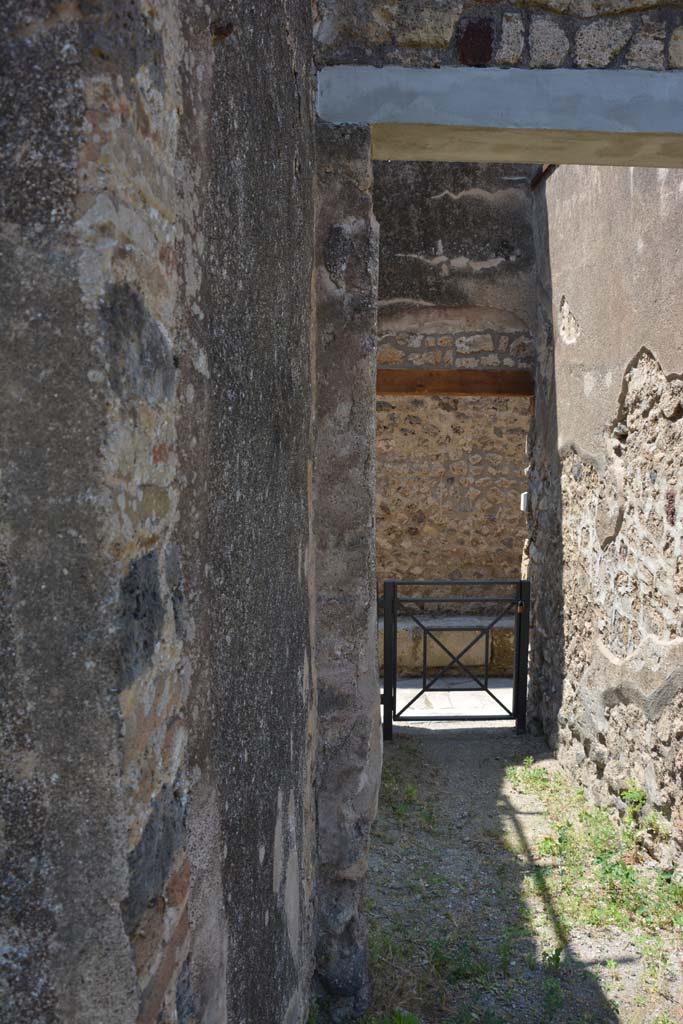 IX.5.2 Pompeii. May 2017. 
Peristyle �p�, looking west towards entrance at IX.5.22 from south-west corner of peristyle.
Foto Christian Beck, ERC Grant 681269 D�COR.

