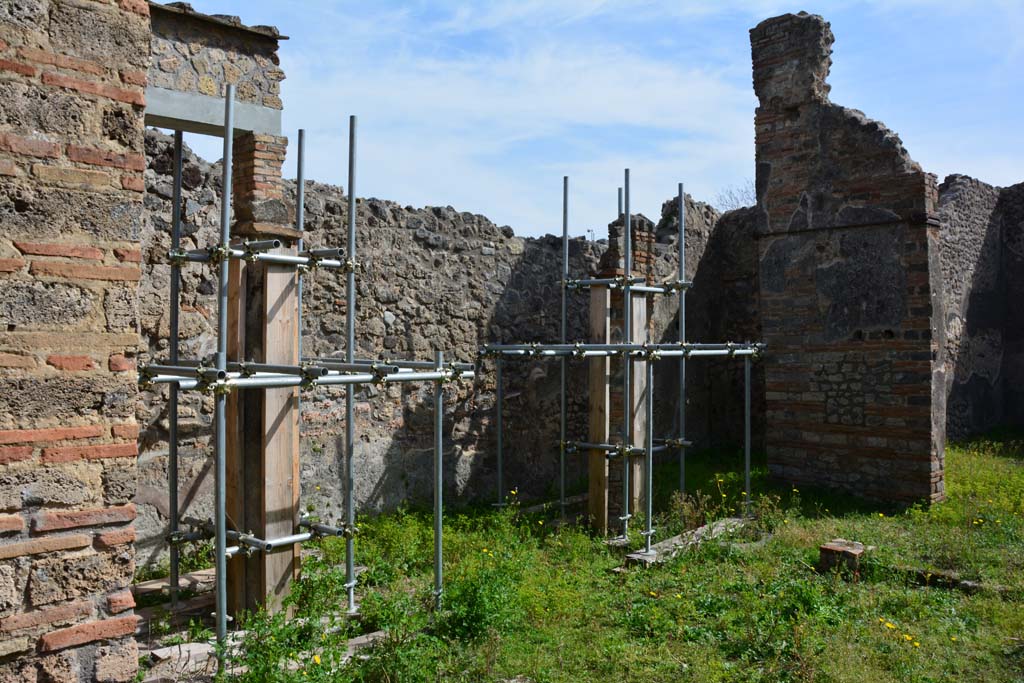IX.5.2 Pompeii. March 2017. Peristyle �p�, looking towards south-east corner.
Foto Christian Beck, ERC Grant 681269 D�COR.
