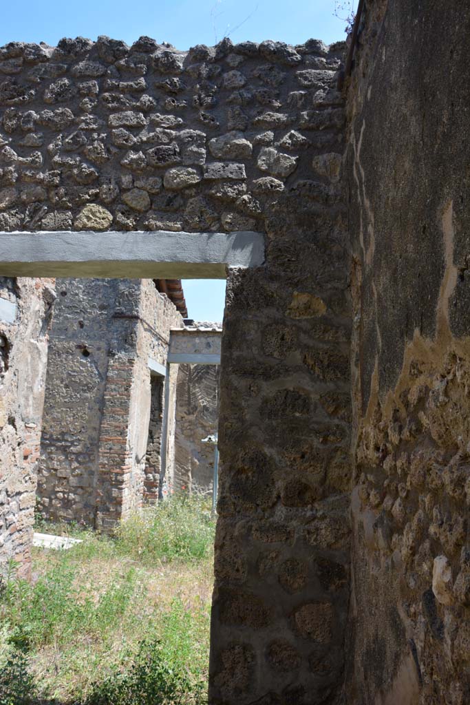 IX.5.2 Pompeii. May 2017. Room �q�, looking east towards south-east corner.
Foto Christian Beck, ERC Grant 681269 D�COR.

