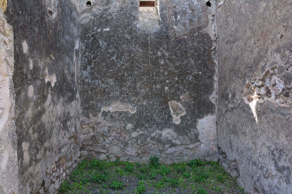IX.5.2 Pompeii. March 2017. Room �r�, looking west from entrance doorway. 
Foto Christian Beck, ERC Grant 681269 D�COR.

