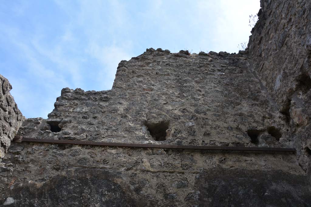 IX.5.2 Pompeii. May 2017. Room �r�, upper south wall. 
Foto Christian Beck, ERC Grant 681269 D�COR.
