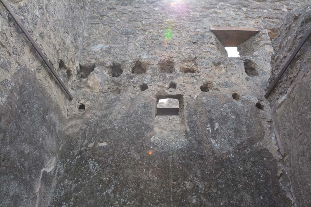 IX.5.2 Pompeii. May 2017. Room �r�, upper west wall. 
Foto Christian Beck, ERC Grant 681269 D�COR.

