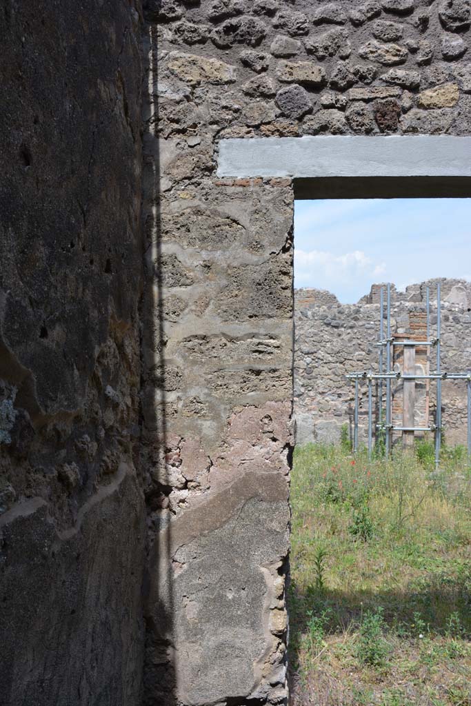 IX.5.2 Pompeii. May 2017. Room �r�, upper east wall in north-east corner.
Foto Christian Beck, ERC Grant 681269 D�COR.
