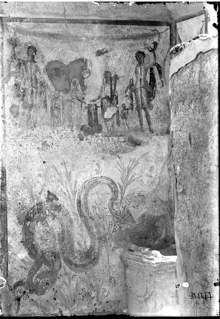 IX.5.2 Pompeii. 1931. 
Corridor �w�, household shrine at the doorway to kitchen �s� and adjacent to entrance IX.5.22.
DAIR 31.1777. Photo � Deutsches Arch�ologisches Institut, Abteilung Rom, Arkiv. 


