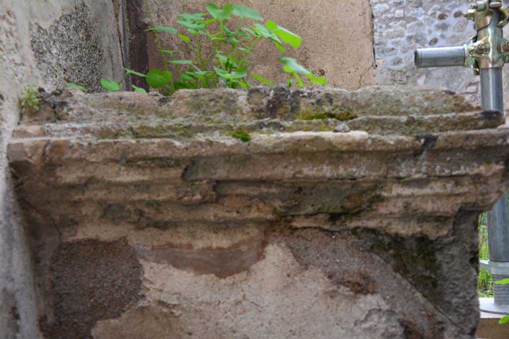 IX.5.2 Pompeii. March 2017. Room �w�, looking south to north side of altar.
Foto Christian Beck, ERC Grant 681269 D�COR.

