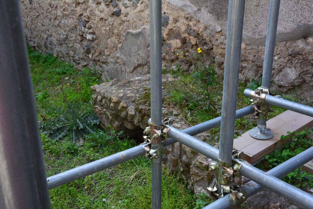 IX.5.2 Pompeii. March 2017. Room �s� and �t�, looking south towards west wall and hearth. 
Foto Christian Beck, ERC Grant 681269 D�COR.

