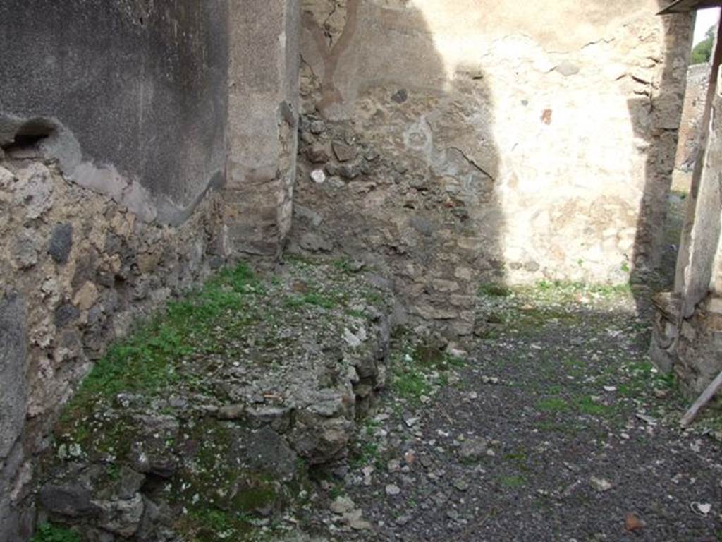  
IX.5.2 Pompeii. December 2007. Room �s�, looking north towards hearth or bench against west wall of kitchen.  
