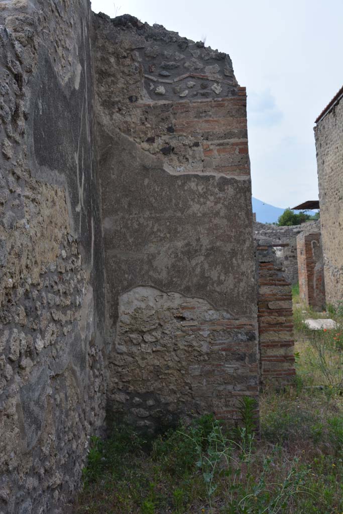 IX.5.2 Pompeii. May 2017. Room �v�, looking north towards north-west corner.
Foto Christian Beck, ERC Grant 681269 D�COR.
