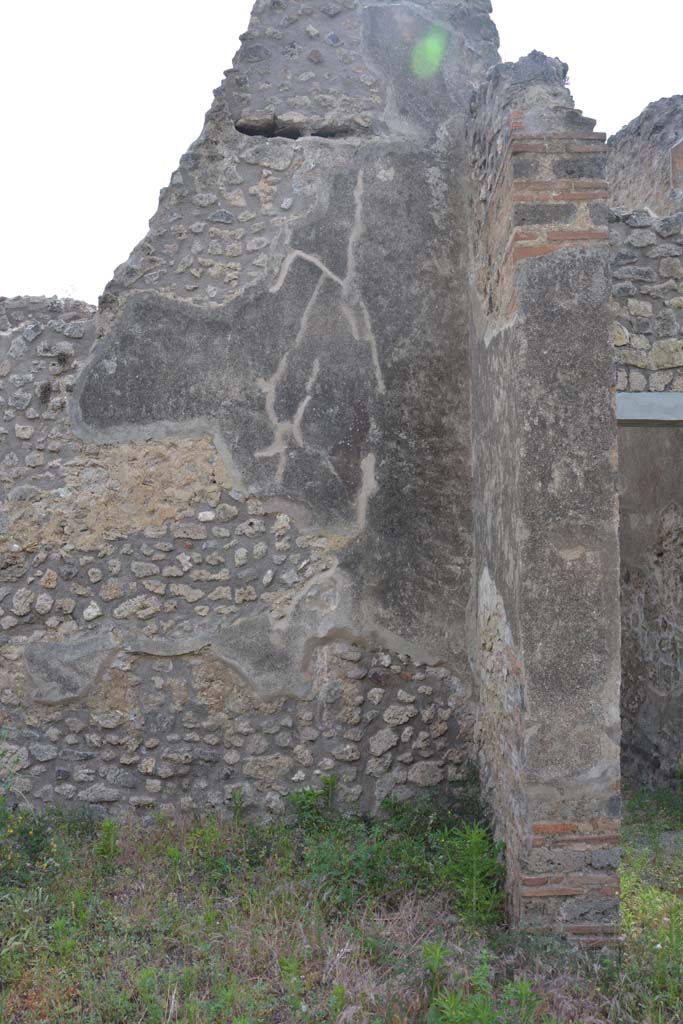 IX.5.2 Pompeii. May 2017. Room �v�, looking towards west wall at north end.
Foto Christian Beck, ERC Grant 681269 D�COR.
