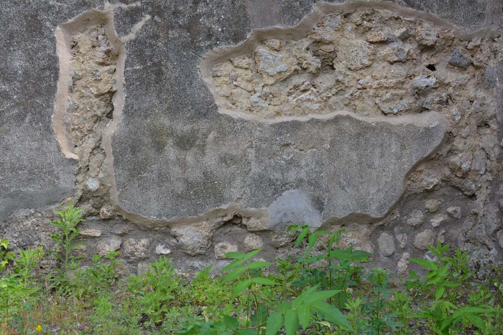 IX.5.2 Pompeii. May 2017. Room �v�, detail from lower south wall at west end.
Foto Christian Beck, ERC Grant 681269 D�COR.

