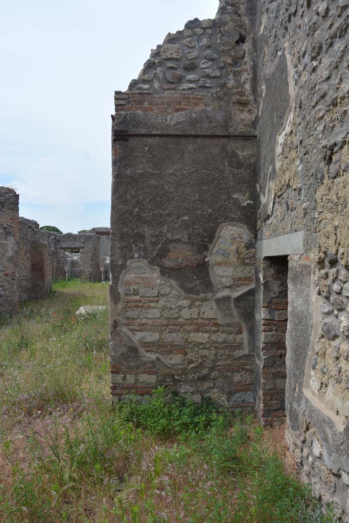 IX.5.2 Pompeii. May 2017. Room �v�, looking north towards north-east corner.
Foto Christian Beck, ERC Grant 681269 D�COR.

