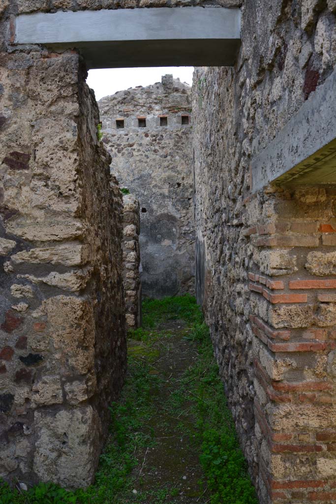 IX.5.2 Pompeii. March 2017. Corridor on east side of room �v�, leading to room �x�, on left, and room �y�, ahead. 
Foto Christian Beck, ERC Grant 681269 D�COR.

