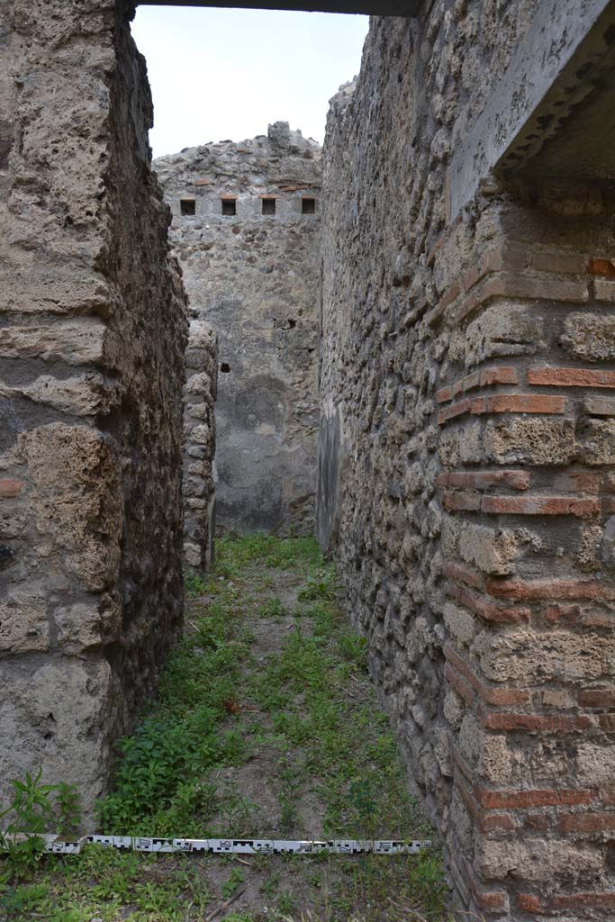 IX.5.2 Pompeii. May 2017. 
Corridor on east side of room �v�, leading to room �x�, on left, and room �y�, ahead. 
Foto Christian Beck, ERC Grant 681269 D�COR.
