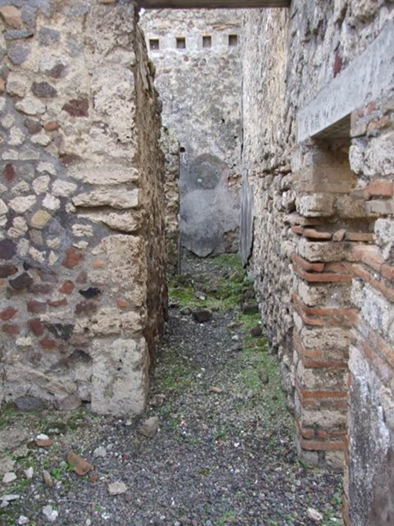 IX.5.2 Pompeii. December 2007. 
Corridor on south-east corner of peristyle �p�. leading to rooms �x� and �y�, on left and ahead.
On the right is the small doorway into room �v�.
