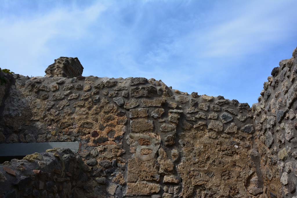IX.5.2 Pompeii. March 2017. Room �x�, looking towards upper north wall.
Foto Christian Beck, ERC Grant 681269 D�COR.

