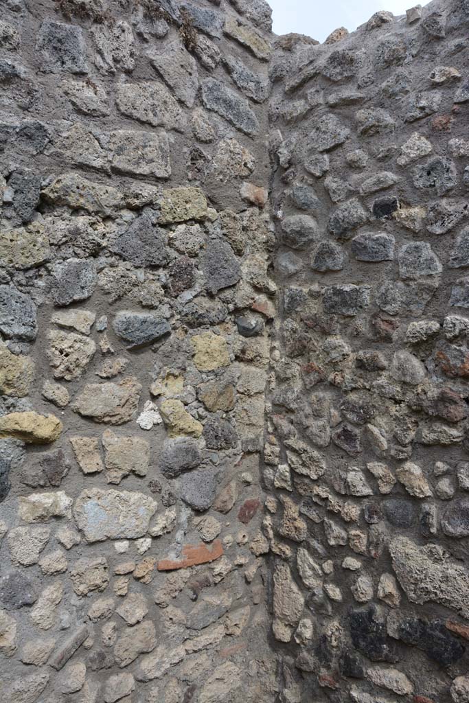 IX.5.2 Pompeii. May 2017. Room �x�, south-east corner. 
Foto Christian Beck, ERC Grant 681269 D�COR.
